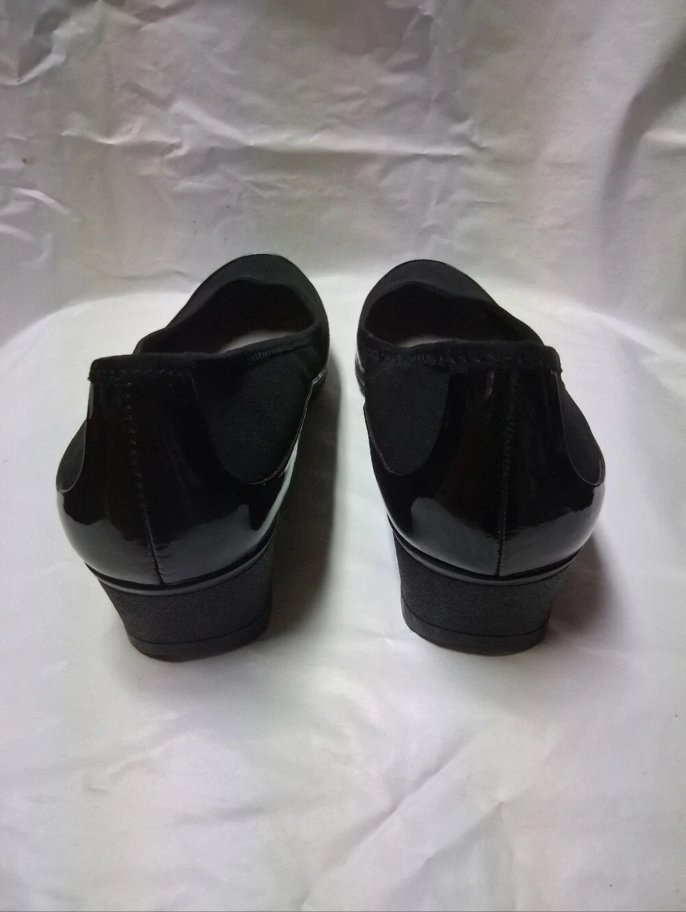 NWOT Liz Claiborne Flex Black Patent and Fabric Wedge Flats Sz 8.5